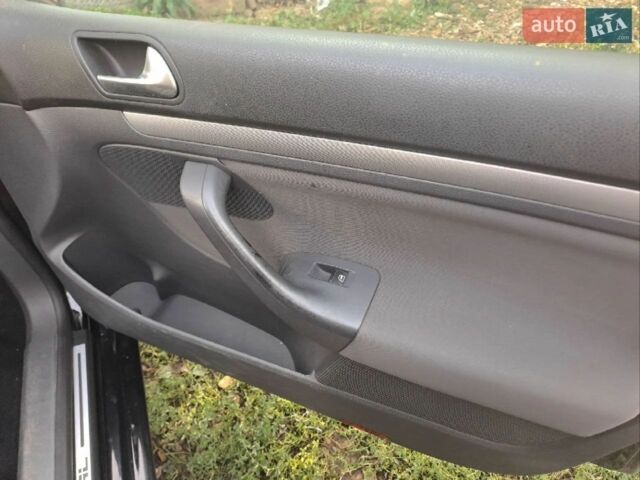 Черный Фольксваген Гольф, объемом двигателя 1.4 л и пробегом 202 тыс. км за 4800 $, фото 4 на Automoto.ua