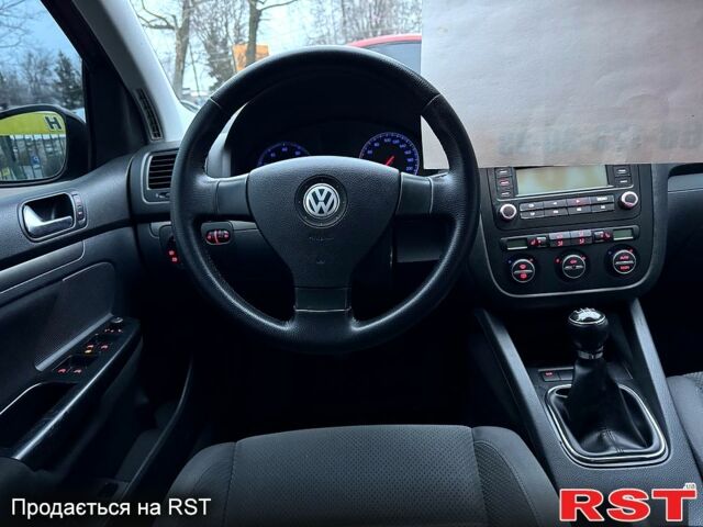 Черный Фольксваген Гольф, объемом двигателя 1.4 л и пробегом 264 тыс. км за 5500 $, фото 9 на Automoto.ua