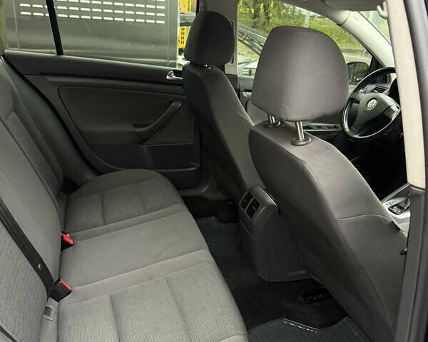 Черный Фольксваген Гольф, объемом двигателя 1.6 л и пробегом 243 тыс. км за 6300 $, фото 26 на Automoto.ua