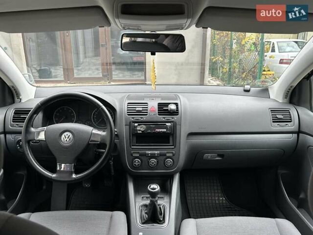 Черный Фольксваген Гольф, объемом двигателя 1.6 л и пробегом 196 тыс. км за 6200 $, фото 54 на Automoto.ua