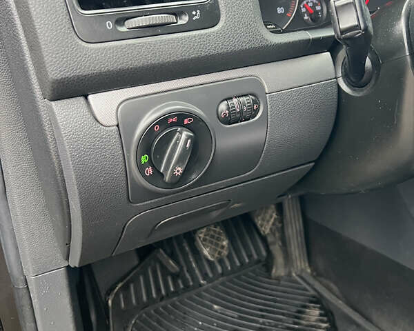 Черный Фольксваген Гольф, объемом двигателя 1.6 л и пробегом 245 тыс. км за 5700 $, фото 25 на Automoto.ua