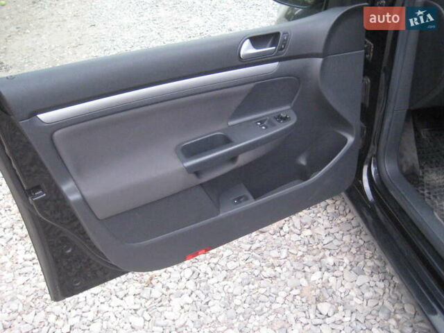 Черный Фольксваген Гольф, объемом двигателя 1.4 л и пробегом 174 тыс. км за 5999 $, фото 5 на Automoto.ua