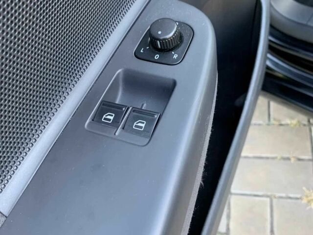 Черный Фольксваген Гольф, объемом двигателя 1.4 л и пробегом 189 тыс. км за 6500 $, фото 18 на Automoto.ua