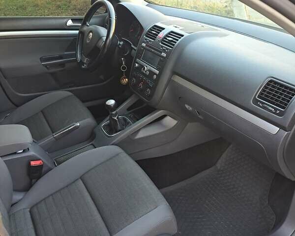 Черный Фольксваген Гольф, объемом двигателя 1.39 л и пробегом 220 тыс. км за 6400 $, фото 33 на Automoto.ua