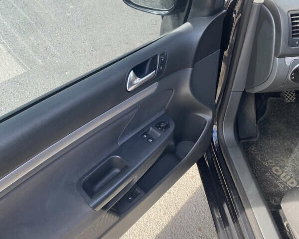 Черный Фольксваген Гольф, объемом двигателя 1.6 л и пробегом 274 тыс. км за 6200 $, фото 2 на Automoto.ua