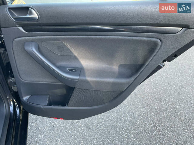 Черный Фольксваген Гольф, объемом двигателя 1.4 л и пробегом 217 тыс. км за 7750 $, фото 25 на Automoto.ua