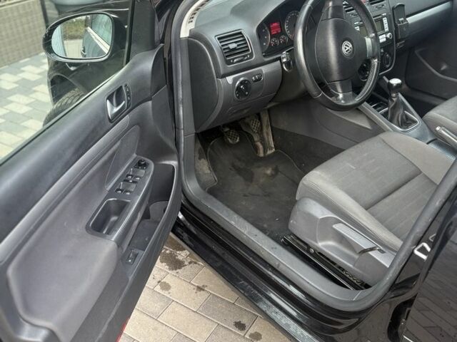 Черный Фольксваген Гольф, объемом двигателя 1.6 л и пробегом 215 тыс. км за 6500 $, фото 15 на Automoto.ua