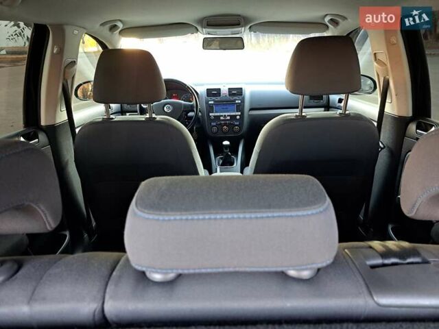 Черный Фольксваген Гольф, объемом двигателя 1.39 л и пробегом 220 тыс. км за 6400 $, фото 41 на Automoto.ua