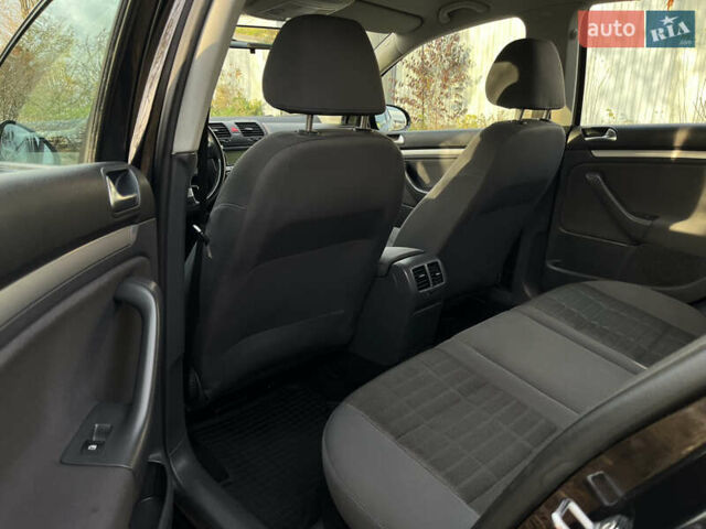 Черный Фольксваген Гольф, объемом двигателя 1.6 л и пробегом 235 тыс. км за 5899 $, фото 10 на Automoto.ua