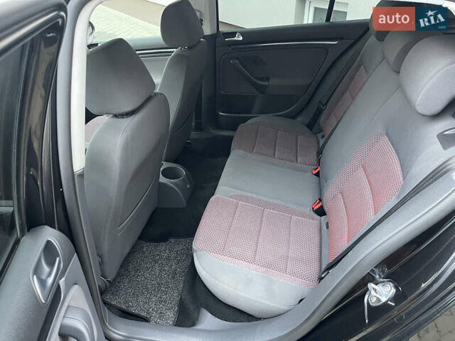 Черный Фольксваген Гольф, объемом двигателя 1.4 л и пробегом 112 тыс. км за 5600 $, фото 10 на Automoto.ua