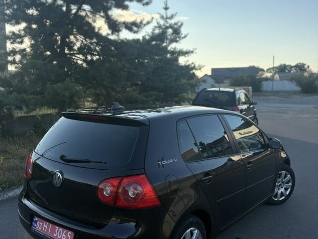 Черный Фольксваген Гольф, объемом двигателя 1.6 л и пробегом 205 тыс. км за 5850 $, фото 4 на Automoto.ua