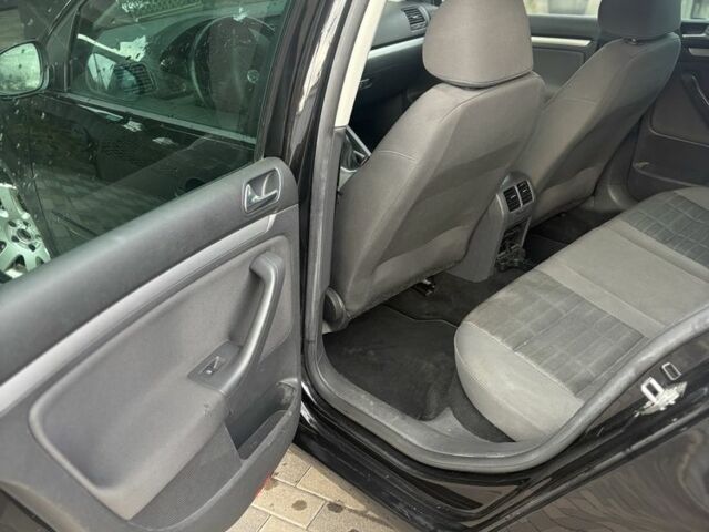 Черный Фольксваген Гольф, объемом двигателя 1.6 л и пробегом 215 тыс. км за 6500 $, фото 13 на Automoto.ua