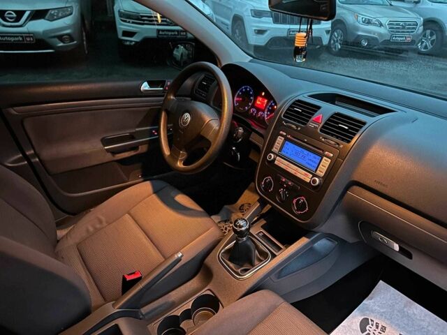 Черный Фольксваген Гольф, объемом двигателя 1.4 л и пробегом 163 тыс. км за 5990 $, фото 14 на Automoto.ua