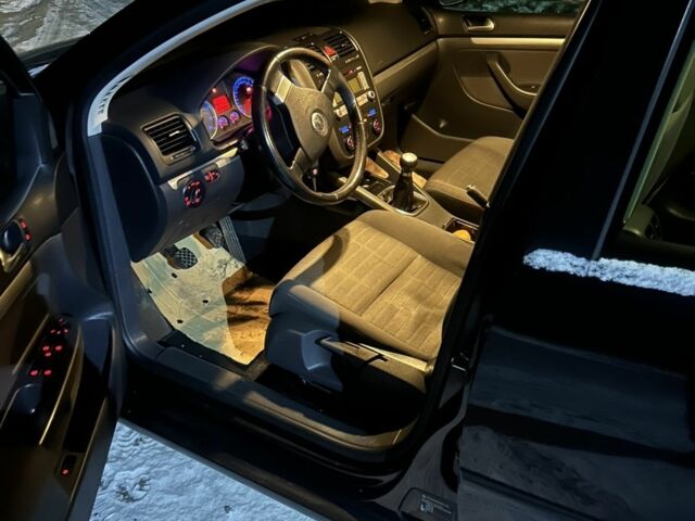 Черный Фольксваген Гольф, объемом двигателя 0 л и пробегом 262 тыс. км за 6400 $, фото 5 на Automoto.ua