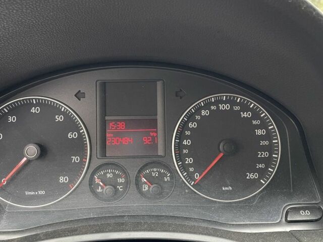 Черный Фольксваген Гольф, объемом двигателя 1.6 л и пробегом 230 тыс. км за 5200 $, фото 5 на Automoto.ua