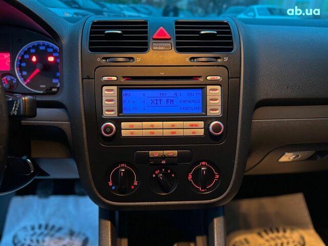 Черный Фольксваген Гольф, объемом двигателя 1.4 л и пробегом 163 тыс. км за 5990 $, фото 17 на Automoto.ua