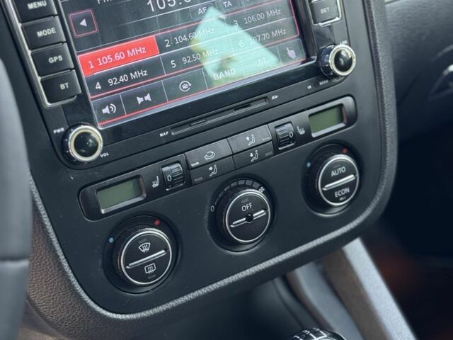 Черный Фольксваген Гольф, объемом двигателя 1.6 л и пробегом 260 тыс. км за 6100 $, фото 16 на Automoto.ua