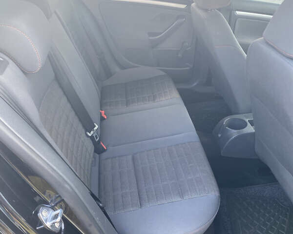 Черный Фольксваген Гольф, объемом двигателя 1.6 л и пробегом 274 тыс. км за 6200 $, фото 7 на Automoto.ua