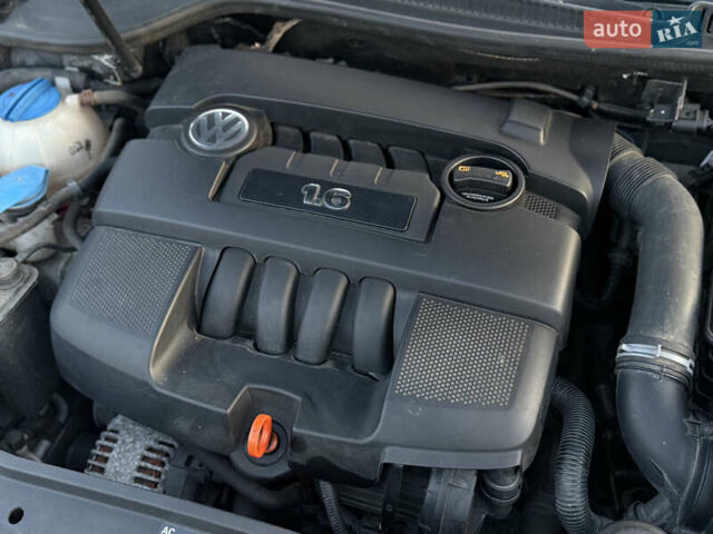 Чорний Фольксваген Гольф, об'ємом двигуна 1.6 л та пробігом 169 тис. км за 5999 $, фото 91 на Automoto.ua