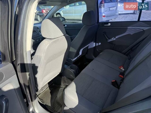 Черный Фольксваген Гольф, объемом двигателя 1.6 л и пробегом 280 тыс. км за 4550 $, фото 11 на Automoto.ua