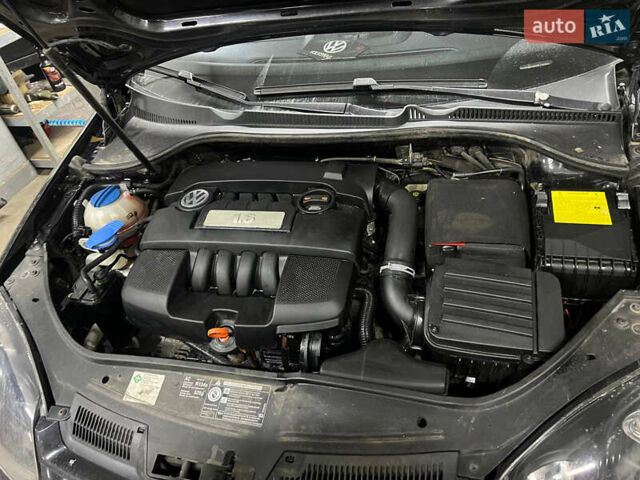 Черный Фольксваген Гольф, объемом двигателя 1.6 л и пробегом 242 тыс. км за 6750 $, фото 14 на Automoto.ua