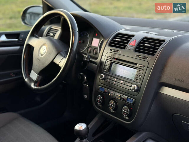 Чорний Фольксваген Гольф, об'ємом двигуна 1.6 л та пробігом 169 тис. км за 5999 $, фото 69 на Automoto.ua