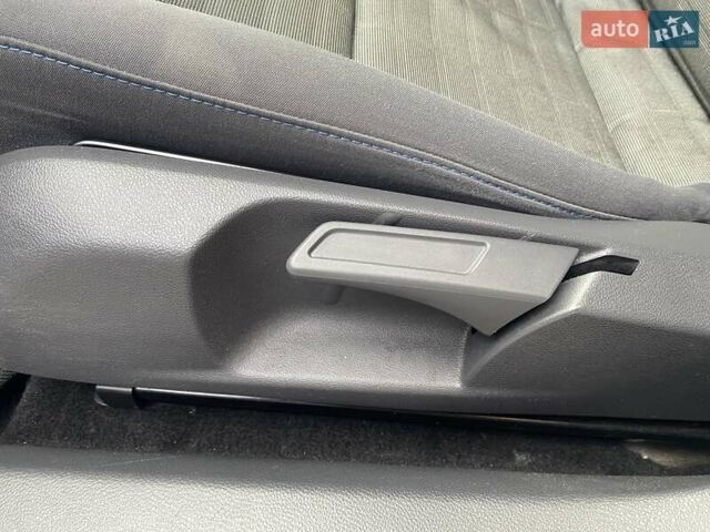 Черный Фольксваген Гольф, объемом двигателя 1.6 л и пробегом 262 тыс. км за 6100 $, фото 15 на Automoto.ua