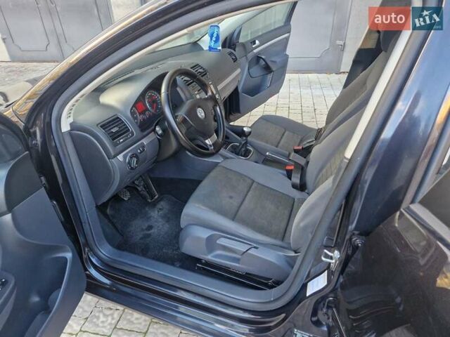 Черный Фольксваген Гольф, объемом двигателя 1.6 л и пробегом 255 тыс. км за 5950 $, фото 43 на Automoto.ua