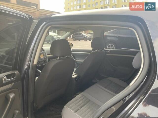 Черный Фольксваген Гольф, объемом двигателя 1.6 л и пробегом 262 тыс. км за 6100 $, фото 17 на Automoto.ua