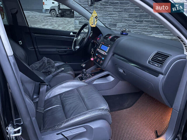 Черный Фольксваген Гольф, объемом двигателя 1.39 л и пробегом 183 тыс. км за 5450 $, фото 20 на Automoto.ua