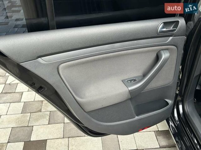 Черный Фольксваген Гольф, объемом двигателя 1.6 л и пробегом 196 тыс. км за 6200 $, фото 36 на Automoto.ua