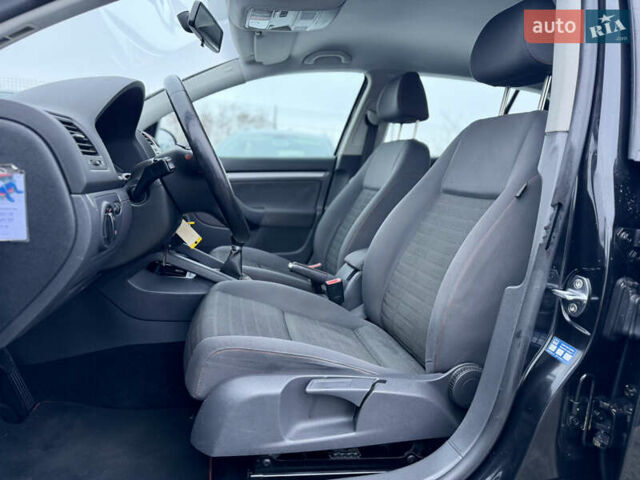 Черный Фольксваген Гольф, объемом двигателя 1.6 л и пробегом 265 тыс. км за 6350 $, фото 9 на Automoto.ua