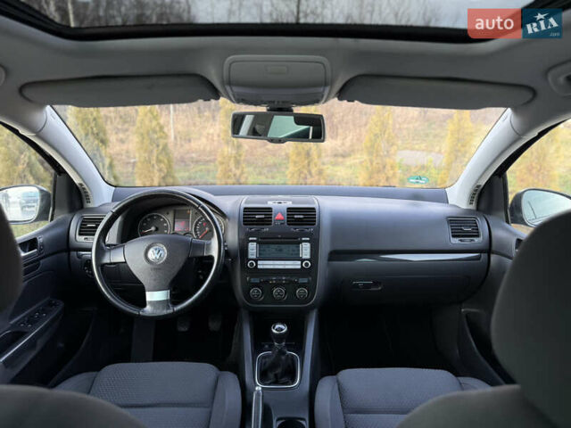 Черный Фольксваген Гольф, объемом двигателя 1.6 л и пробегом 182 тыс. км за 6350 $, фото 69 на Automoto.ua