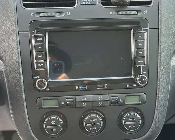 Черный Фольксваген Гольф, объемом двигателя 1.6 л и пробегом 232 тыс. км за 5750 $, фото 21 на Automoto.ua