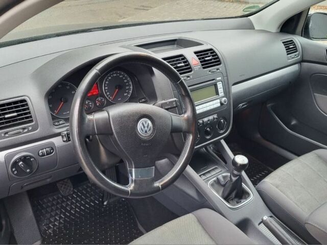 Черный Фольксваген Гольф, объемом двигателя 1.6 л и пробегом 237 тыс. км за 6350 $, фото 7 на Automoto.ua