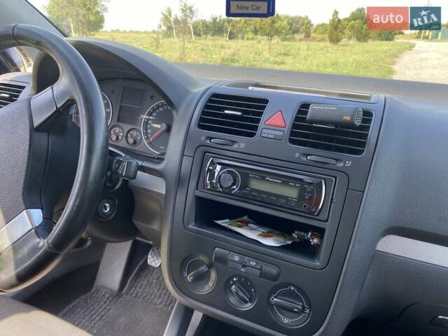 Черный Фольксваген Гольф, объемом двигателя 1.6 л и пробегом 230 тыс. км за 5700 $, фото 17 на Automoto.ua