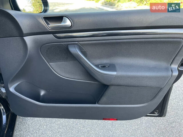 Черный Фольксваген Гольф, объемом двигателя 1.4 л и пробегом 217 тыс. км за 7750 $, фото 26 на Automoto.ua