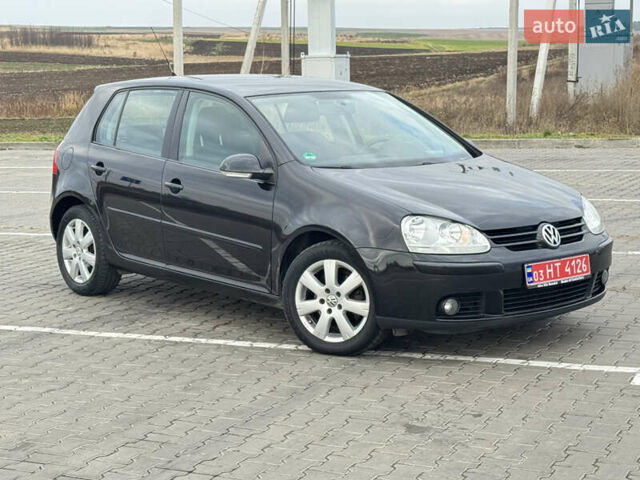 Черный Фольксваген Гольф, объемом двигателя 1.6 л и пробегом 218 тыс. км за 5900 $, фото 1 на Automoto.ua
