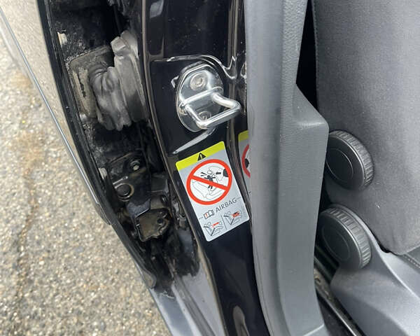 Чорний Фольксваген Гольф, об'ємом двигуна 1.39 л та пробігом 200 тис. км за 6800 $, фото 3 на Automoto.ua