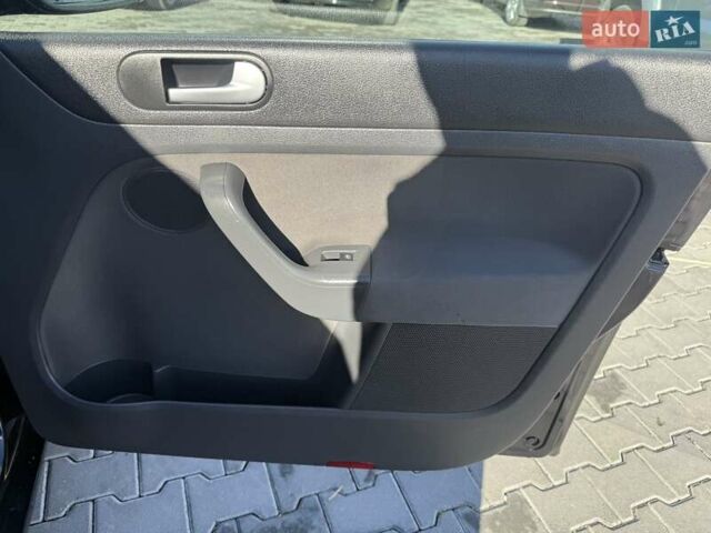 Черный Фольксваген Гольф, объемом двигателя 1.6 л и пробегом 280 тыс. км за 4950 $, фото 6 на Automoto.ua