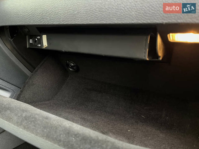 Черный Фольксваген Гольф, объемом двигателя 1.6 л и пробегом 235 тыс. км за 5799 $, фото 19 на Automoto.ua