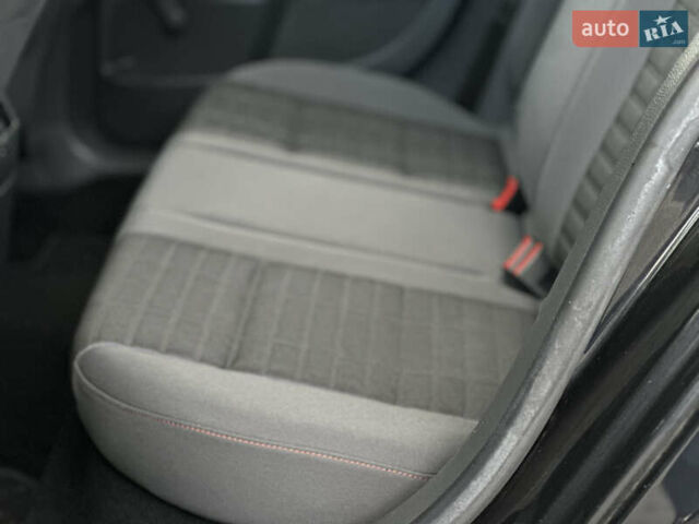 Черный Фольксваген Гольф, объемом двигателя 1.4 л и пробегом 191 тыс. км за 5500 $, фото 31 на Automoto.ua