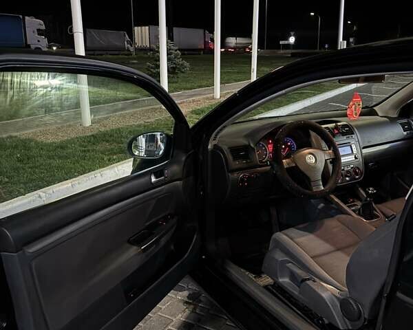 Черный Фольксваген Гольф, объемом двигателя 1.39 л и пробегом 193 тыс. км за 4700 $, фото 17 на Automoto.ua