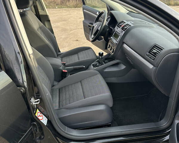 Черный Фольксваген Гольф, объемом двигателя 1.6 л и пробегом 227 тыс. км за 6299 $, фото 36 на Automoto.ua