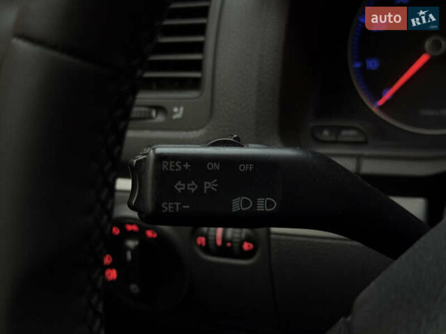 Черный Фольксваген Гольф, объемом двигателя 1.6 л и пробегом 290 тыс. км за 6350 $, фото 7 на Automoto.ua