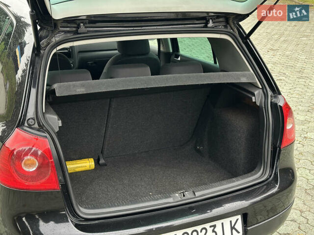 Черный Фольксваген Гольф, объемом двигателя 1.6 л и пробегом 250 тыс. км за 6100 $, фото 15 на Automoto.ua