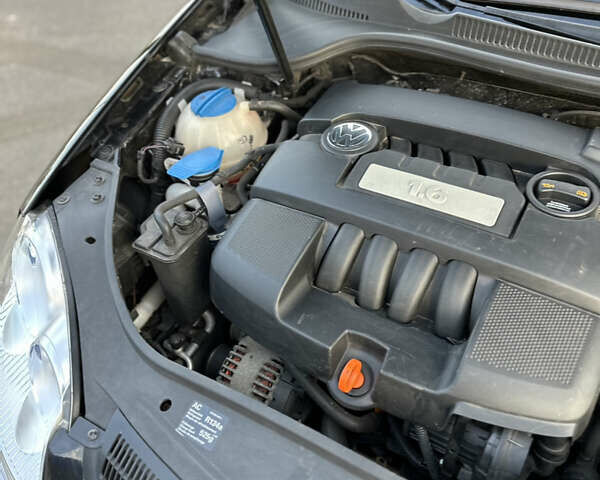 Черный Фольксваген Гольф, объемом двигателя 1.6 л и пробегом 232 тыс. км за 5750 $, фото 35 на Automoto.ua