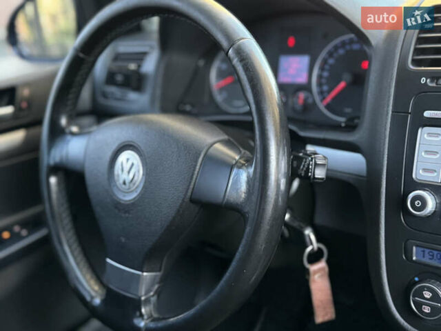 Чорний Фольксваген Гольф, об'ємом двигуна 1.39 л та пробігом 239 тис. км за 5950 $, фото 18 на Automoto.ua