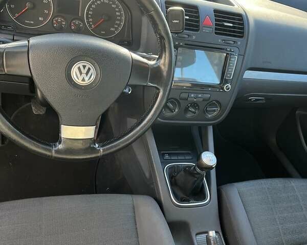 Черный Фольксваген Гольф, объемом двигателя 1.6 л и пробегом 195 тыс. км за 6000 $, фото 12 на Automoto.ua