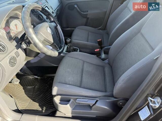 Черный Фольксваген Гольф, объемом двигателя 1.6 л и пробегом 280 тыс. км за 4550 $, фото 13 на Automoto.ua